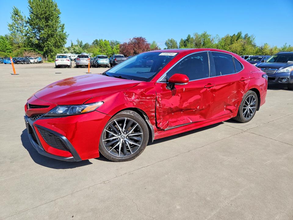 51890946 :رقم المزاد ، 4T1G11BK2NU054508 vin ، 2022 Toyota Camry مزاد بيع