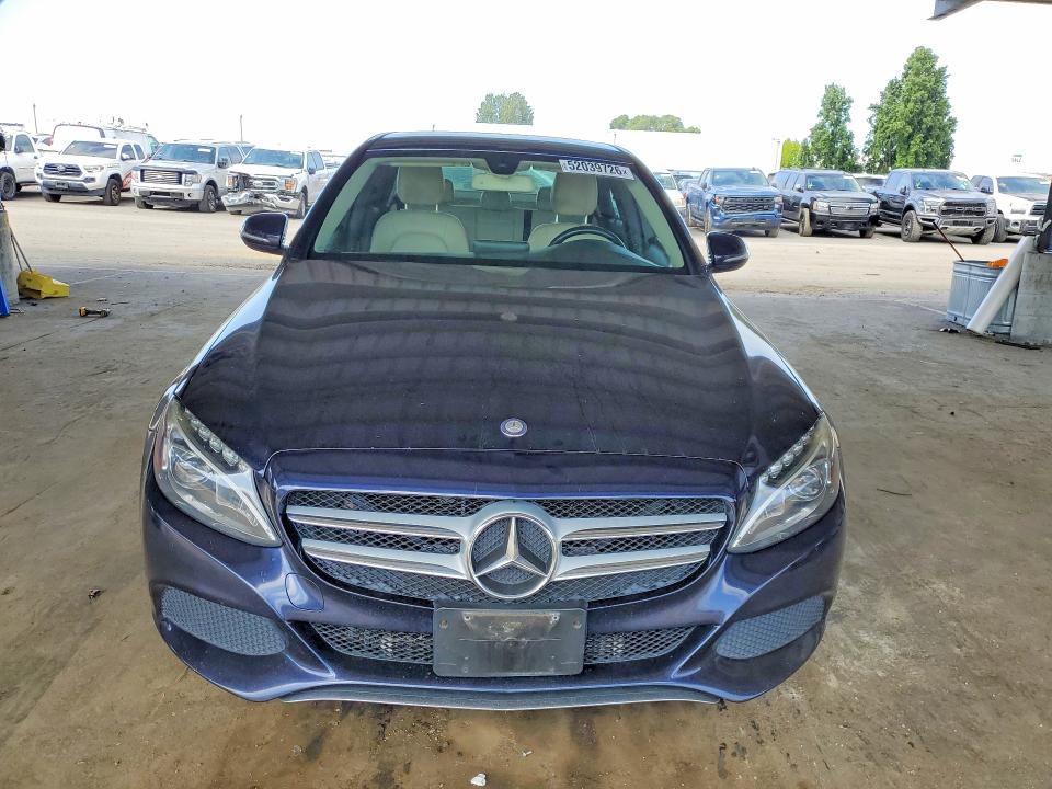52039726 :رقم المزاد ، 55SWF4KB5FU012460 vin ، 2015 Mercedes-benz C مزاد بيع