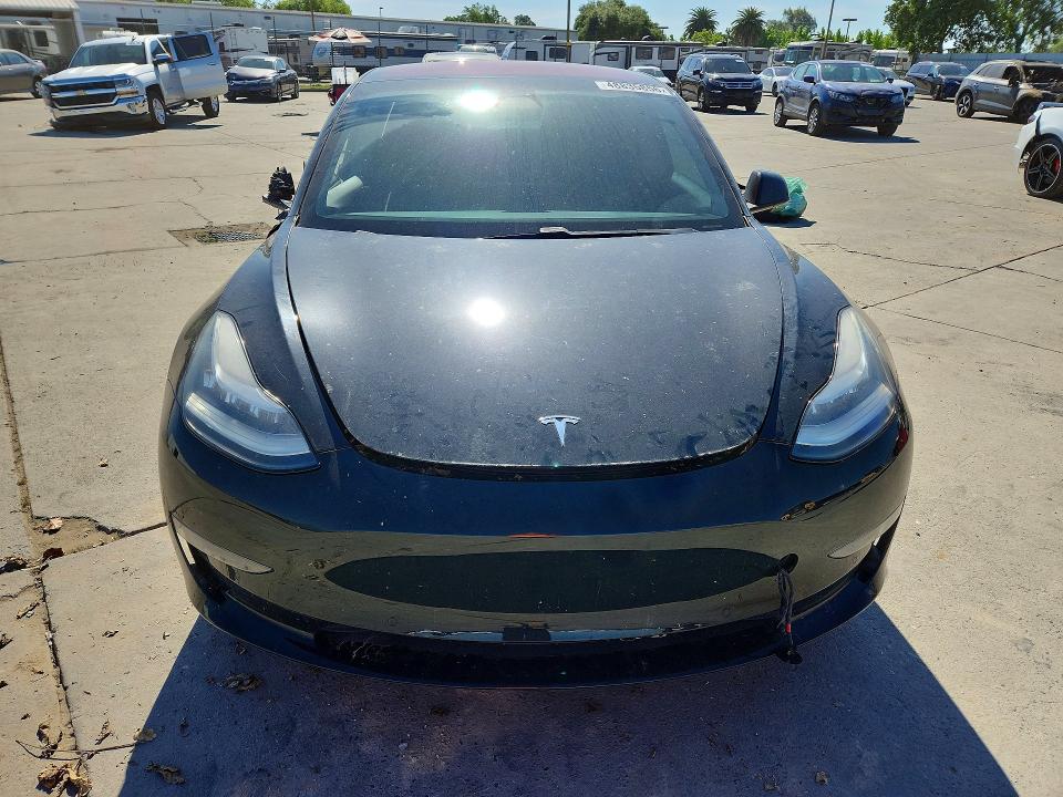 48835856 :رقم المزاد ، 5YJ3E1EAXJF057783 vin ، 2018 Tesla Model 3 مزاد بيع