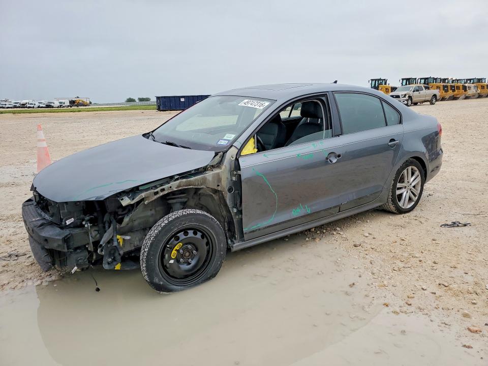 49747316 :رقم المزاد ، 3VWL17AJ4HM235095 vin ، 2017 Volkswagen Jetta مزاد بيع