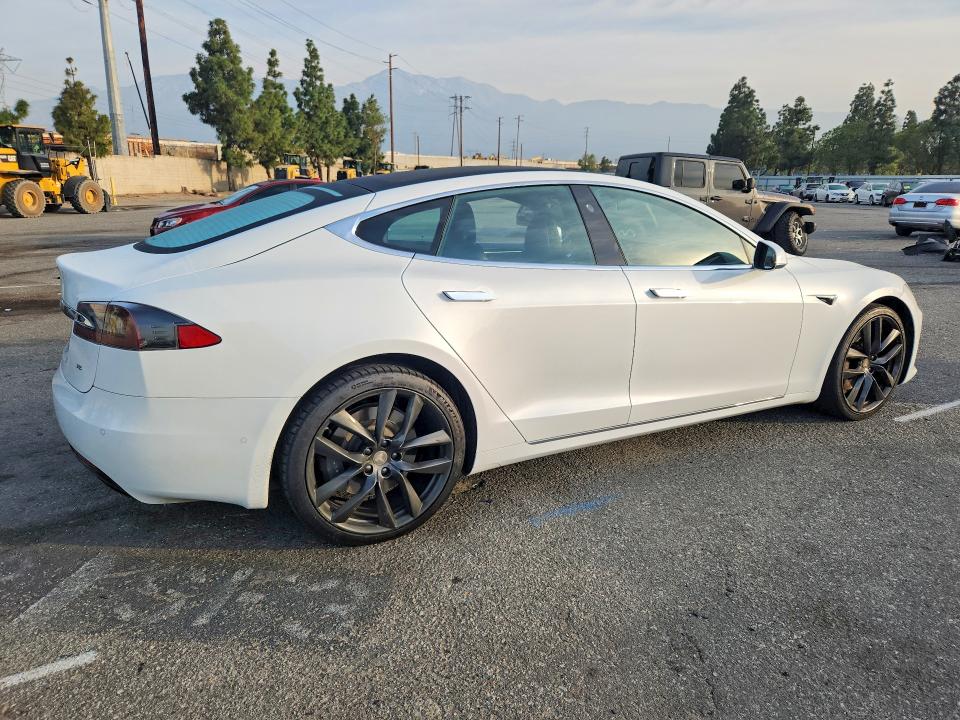 48629886 :رقم المزاد ، 5YJSA1E13HF206276 vin ، 2017 Tesla Model S مزاد بيع