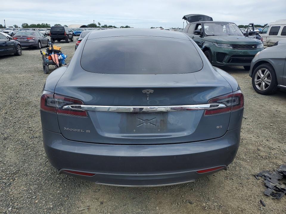 2013 Tesla Model S მანქანა იყიდება აუქციონზე, vin: 5YJSA1CN3DFP28230, აუქციონის ნომერი: 49605876