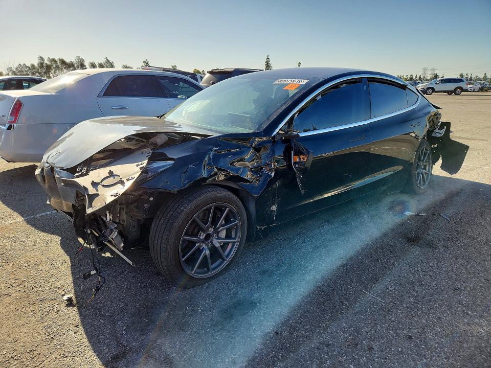 Продажа на аукционе авто 2018 Tesla Model 3, vin: 5YJ3E1EA6JF042052, номер лота: 49979616