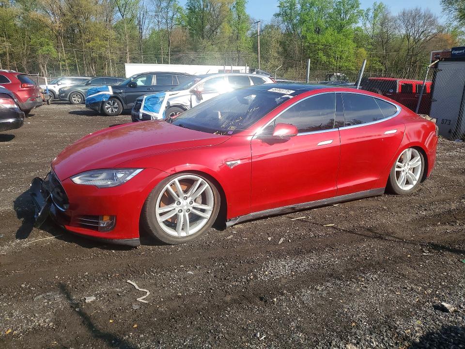 49763776 :رقم المزاد ، 5YJSA4H13FF082004 vin ، 2015 Tesla Model S مزاد بيع
