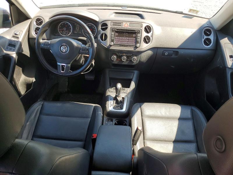 49471216 :رقم المزاد ، WVGAV7AX0BW504327 vin ، 2011 Volkswagen Tiguan مزاد بيع