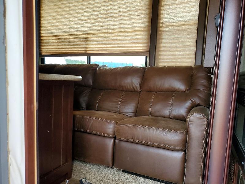 2014 Heartland Cyclone მანქანა იყიდება აუქციონზე, vin: 5SFCG4430EE279283, აუქციონის ნომერი: 49501946