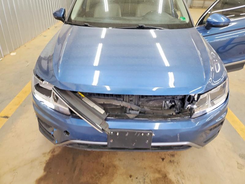 50133486 :رقم المزاد ، 3VV2B7AX7JM122815 vin ، 2018 Volkswagen Tiguan مزاد بيع