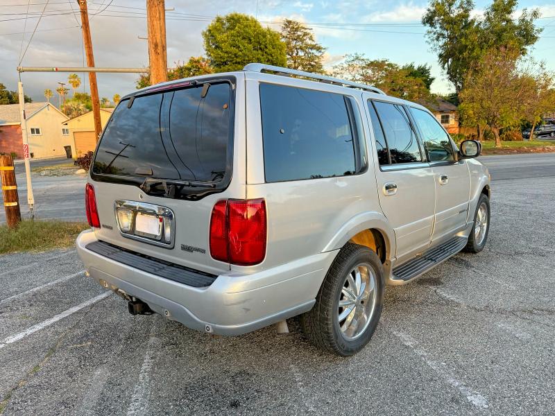 50707326 :رقم المزاد ، 5LMFU28A8YLJ24804 vin ، 2000 Lincoln Townhouse Navigator مزاد بيع
