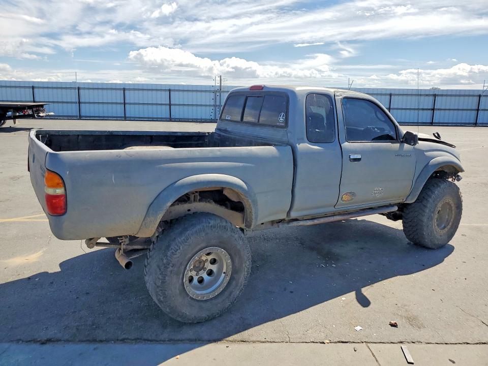 2001 Toyota Tacoma მანქანა იყიდება აუქციონზე, vin: 5TEWN72N11Z747282, აუქციონის ნომერი: 49104466