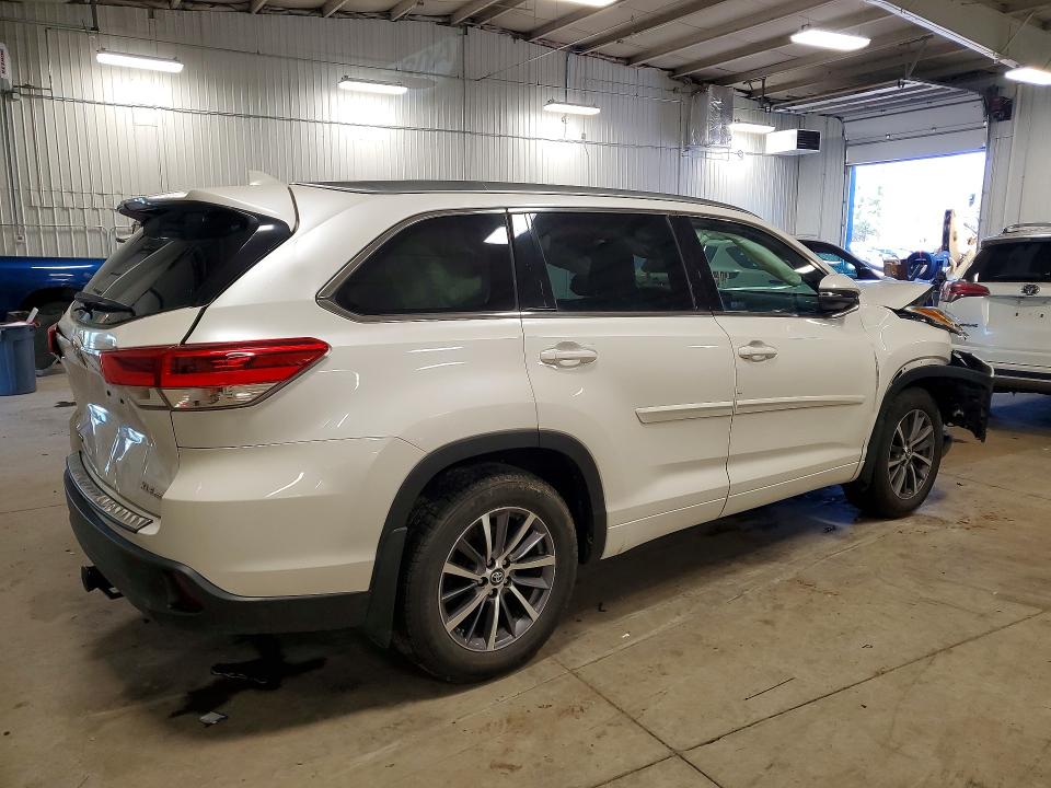 Aukcja sprzedaży 2018 Toyota Highlander, vin: 5TDJZRFH1JS811767, numer aukcji: 51414036