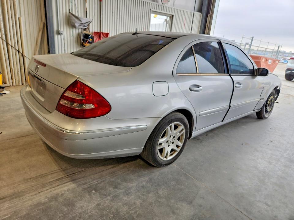 2005 Mercedes-benz E მანქანა იყიდება აუქციონზე, vin: WDBUF26J05A570737, აუქციონის ნომერი: 49941936