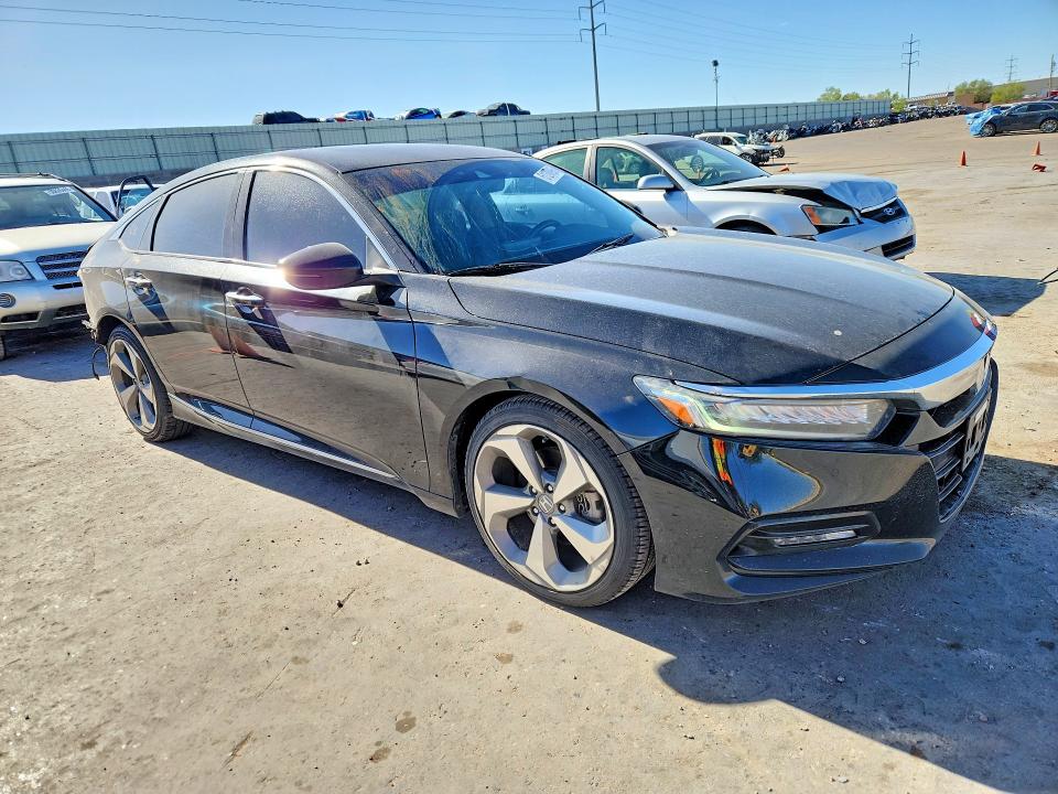 51277996 :رقم المزاد ، 1HGCV1F96JA000558 vin ، 2018 Honda Accord مزاد بيع