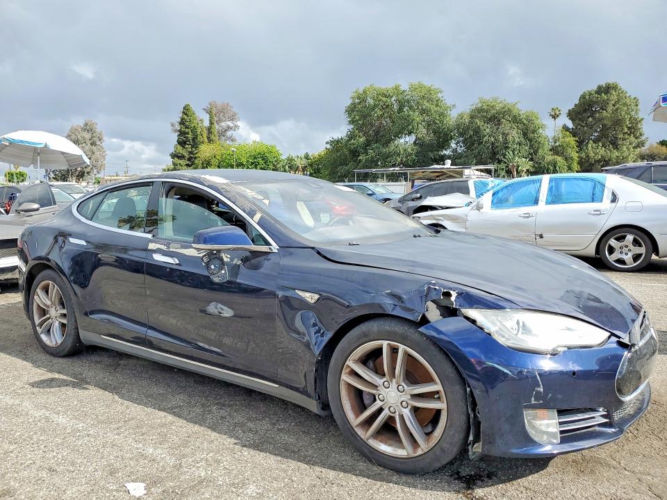 Продажа на аукционе авто 2015 Tesla Model S, vin: 5YJSA1H14FF080616, номер лота: 50836136