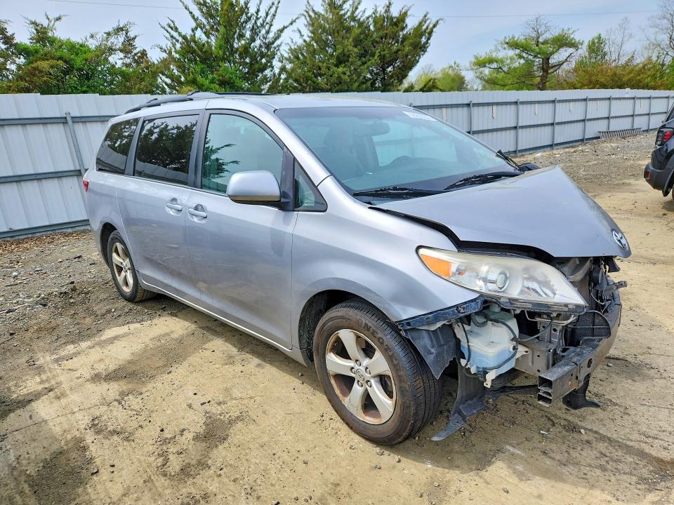 2015 Toyota Sienna მანქანა იყიდება აუქციონზე, vin: 5TDKK3DC2FS550976, აუქციონის ნომერი: 50293266