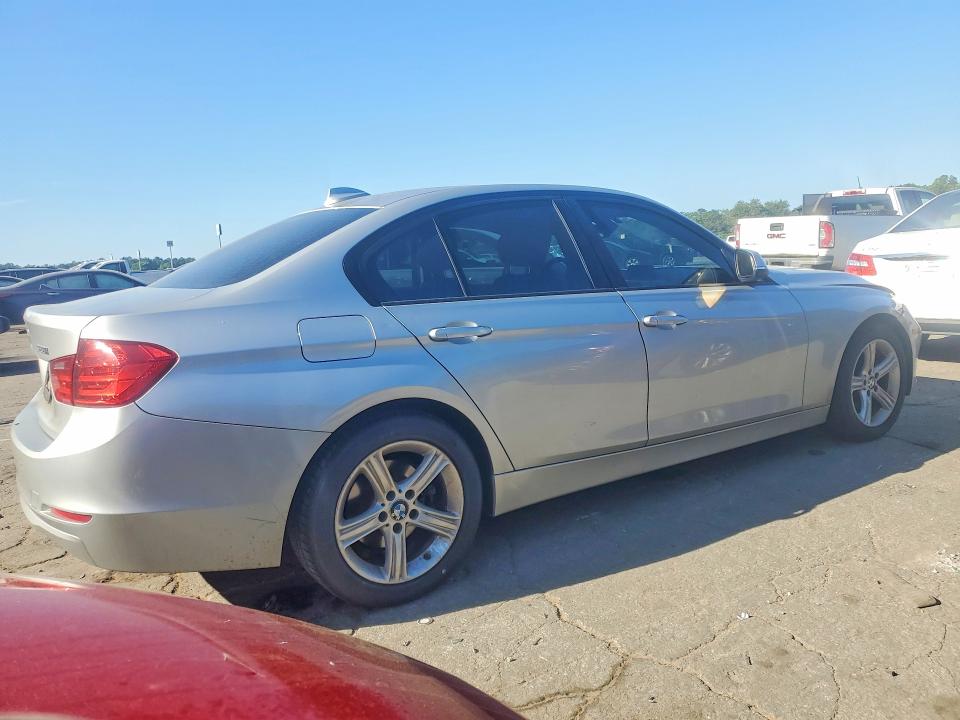 48605176 :رقم المزاد ، WBA3A5C53DF356117 vin ، 2013 Bmw 328 مزاد بيع