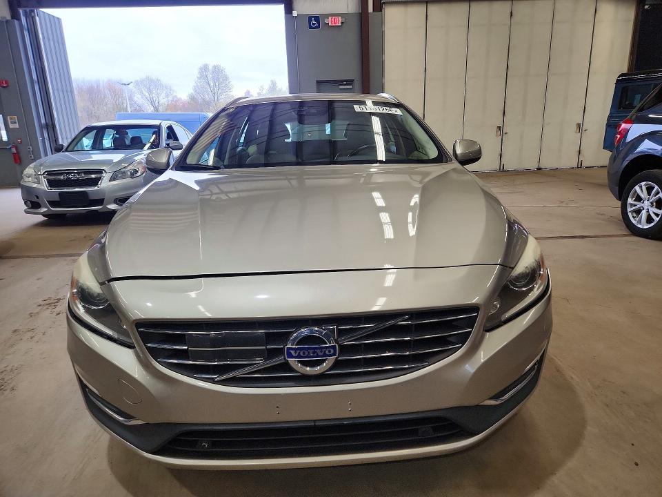 2015 Volvo V60 მანქანა იყიდება აუქციონზე, vin: YV1612SM9F1267136, აუქციონის ნომერი: 51161266