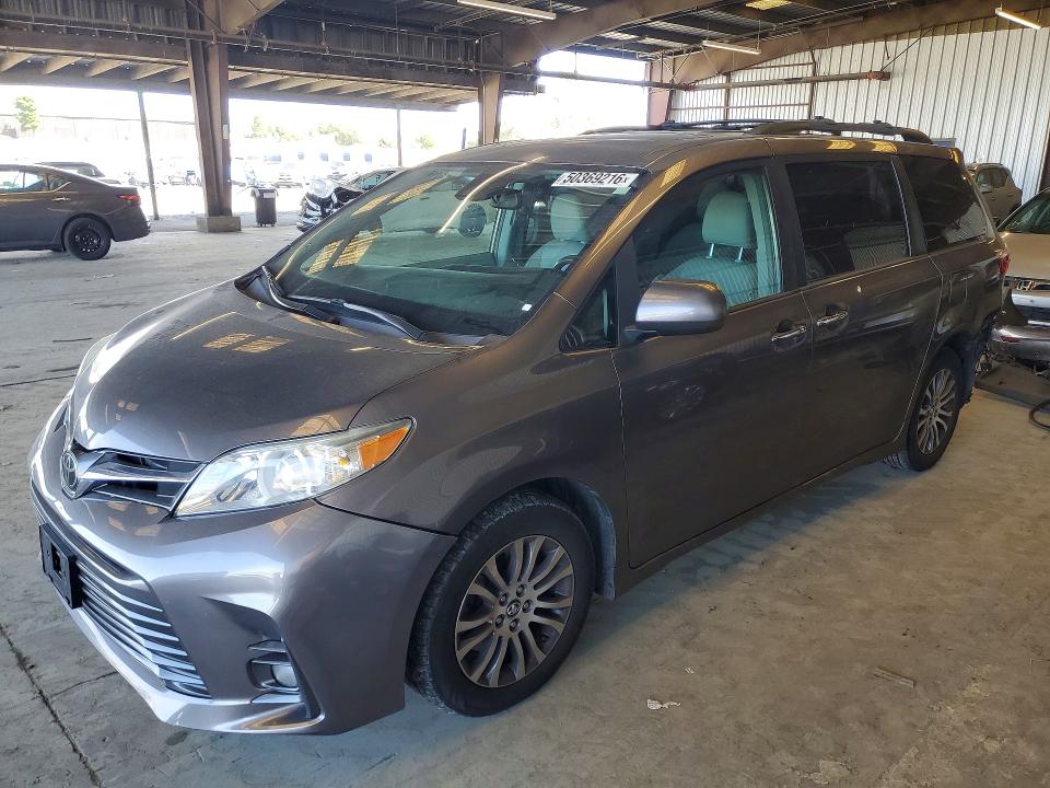 Auction sale of the 2018 Toyota Sienna, vin: 5TDYZ3DC6JS941028, lot number: 50369216