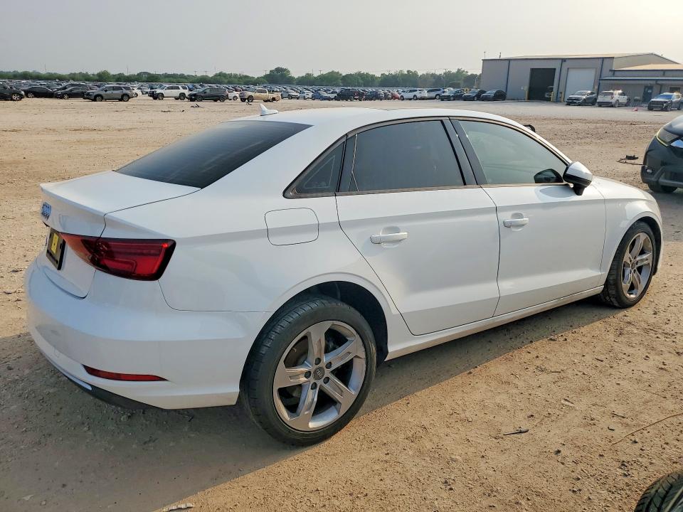 Продаж на аукціоні авто 2018 Audi A3, vin: WAUAUGFF1J1062531, номер лоту: 51499516