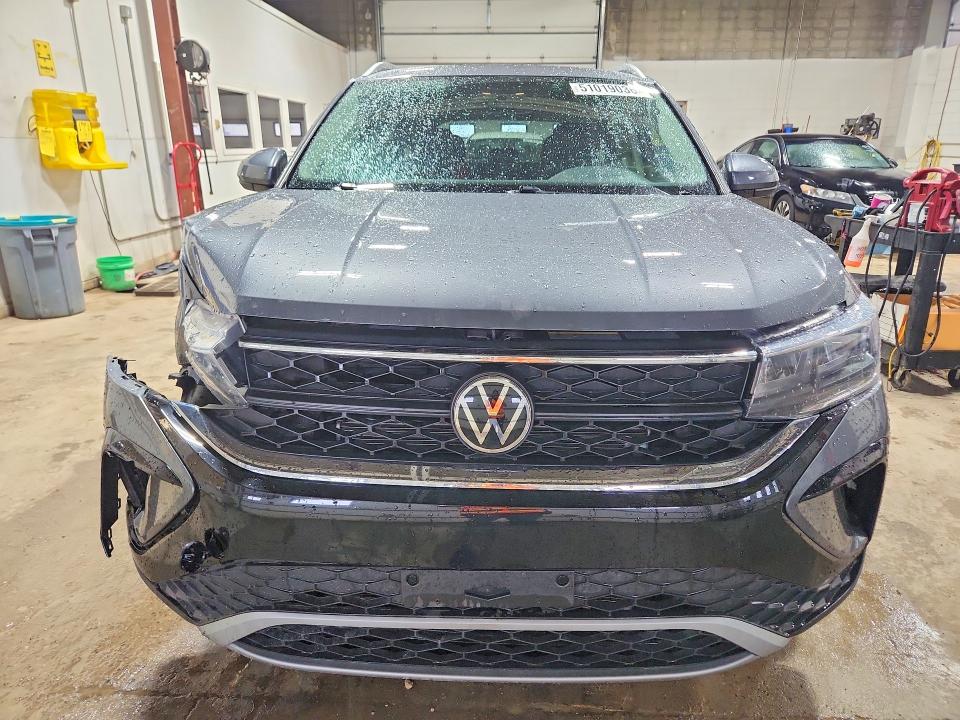 51019036 :رقم المزاد ، 3VVWX7B22NM025498 vin ، 2022 Volkswagen Taos مزاد بيع