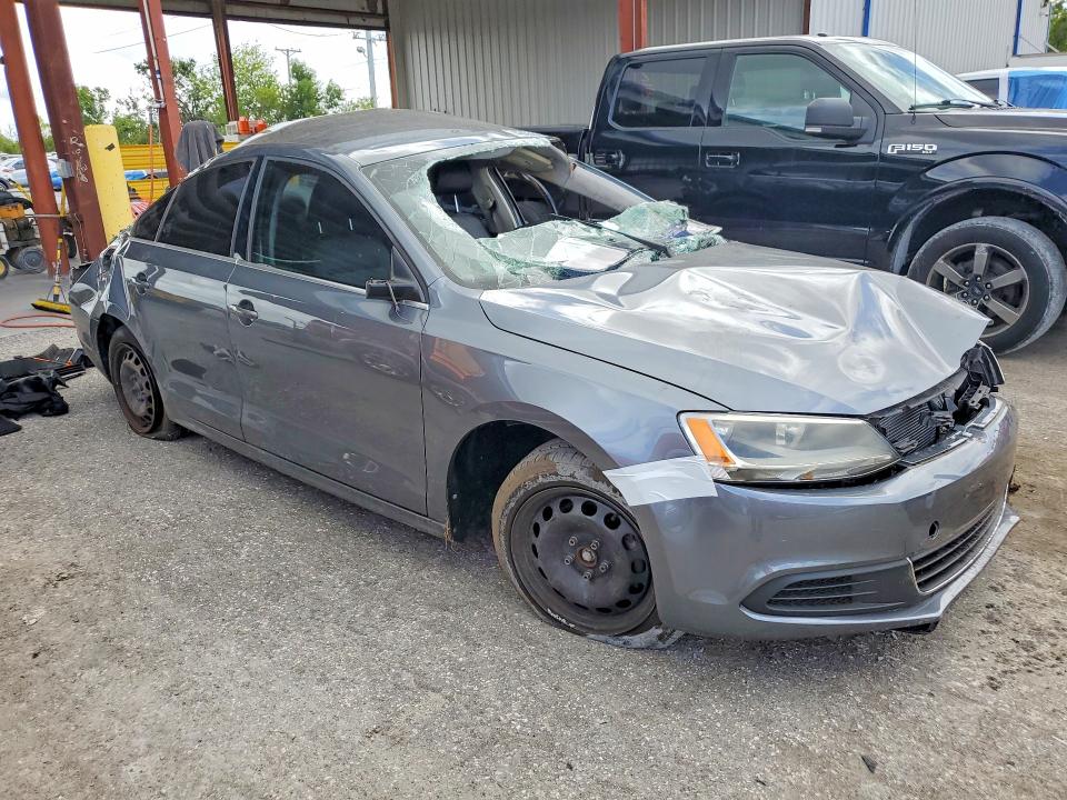 49056646 :رقم المزاد ، 3VWDP7AJ2DM377295 vin ، 2013 Volkswagen Jetta مزاد بيع