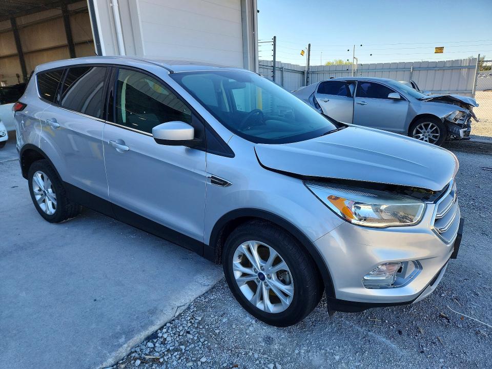 2017 Ford Escape მანქანა იყიდება აუქციონზე, vin: 1FMCU9G91HUF10996, აუქციონის ნომერი: 51260786