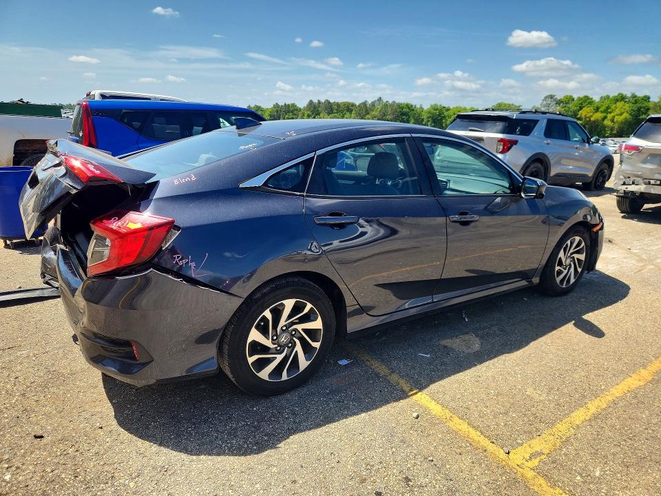 2018 Honda Civic მანქანა იყიდება აუქციონზე, vin: 2HGFC2F71JH586322, აუქციონის ნომერი: 48713026