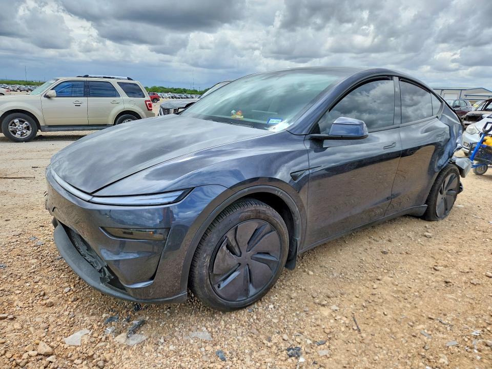 49647056 :رقم المزاد ، 7SAYGDED7TA461672 vin ، 2026 Tesla Model Y مزاد بيع
