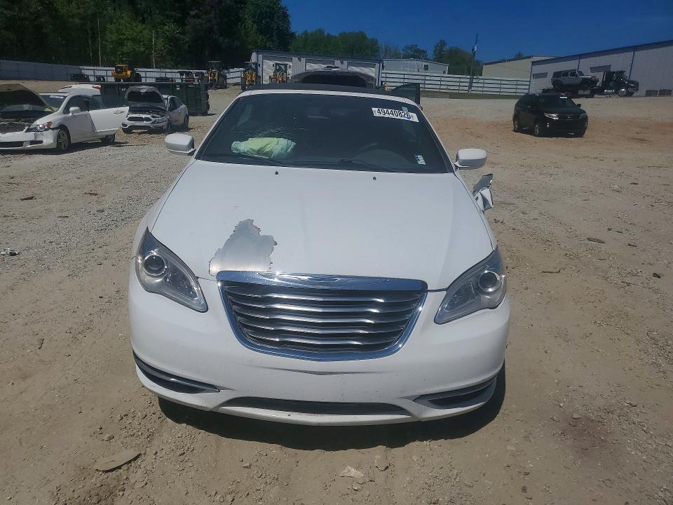 Продаж на аукціоні авто 2013 Chrysler 200, vin: 1C3BCBEB5DN526594, номер лоту: 49440826