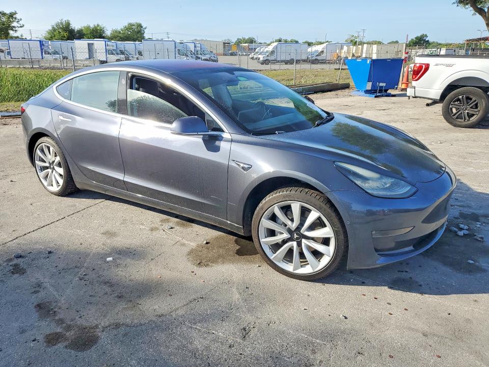 48135386 :رقم المزاد ، 5YJ3E1EA7JF007813 vin ، 2018 Tesla Model 3 مزاد بيع