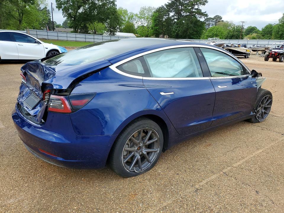 49275976 :رقم المزاد ، 5YJ3E1EA7JF010565 vin ، 2018 Tesla Model 3 مزاد بيع