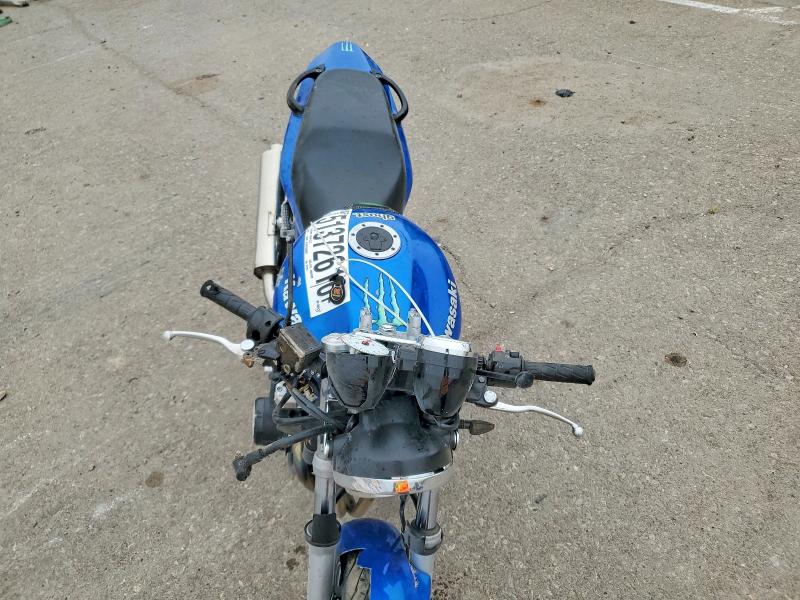 2000 Kawasaki Zr750 მანქანა იყიდება აუქციონზე, vin: JKAZRDF18YA011235, აუქციონის ნომერი: 51372616