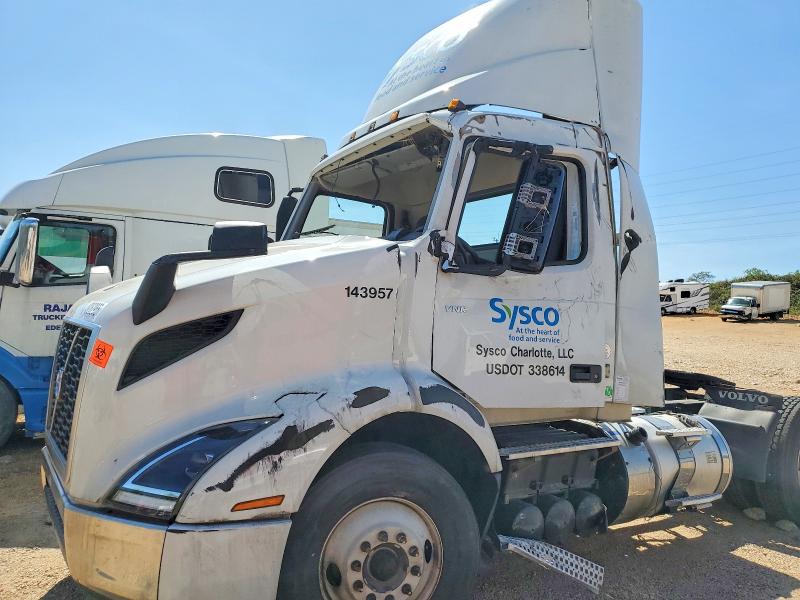Продажа на аукционе авто 2023 Volvo Vnr, vin: 4V4W39EG3PN332270, номер лота: 49262966