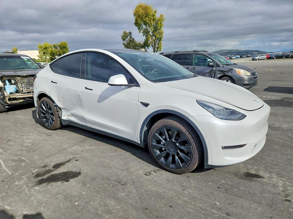 49137226 :رقم المزاد ، 5YJYGDEE5MF229307 vin ، 2021 Tesla Model Y مزاد بيع
