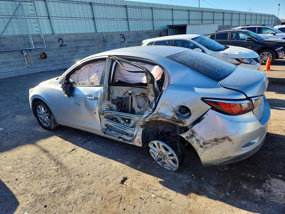 48504826 :رقم المزاد ، 3MYDLBYV6JY321747 vin ، 2018 Toyota Yaris Ia مزاد بيع