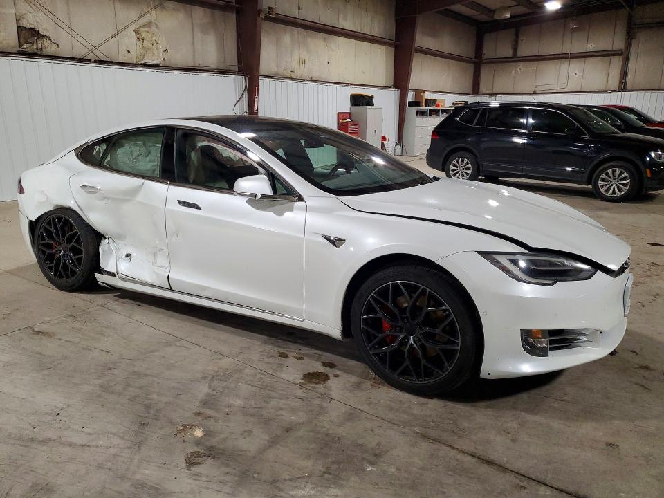 51782336 :رقم المزاد ، 5YJSA1E46KF335114 vin ، 2019 Tesla Model S مزاد بيع