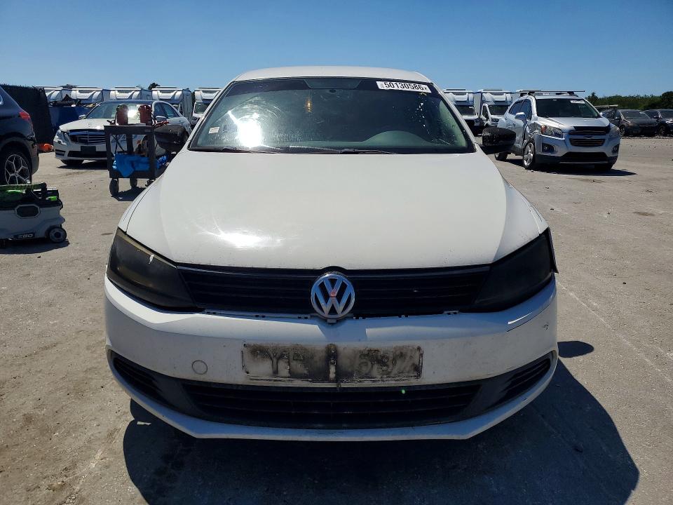 50130586 :رقم المزاد ، 3VWDX7AJ3BM364682 vin ، 2011 Volkswagen Jetta مزاد بيع