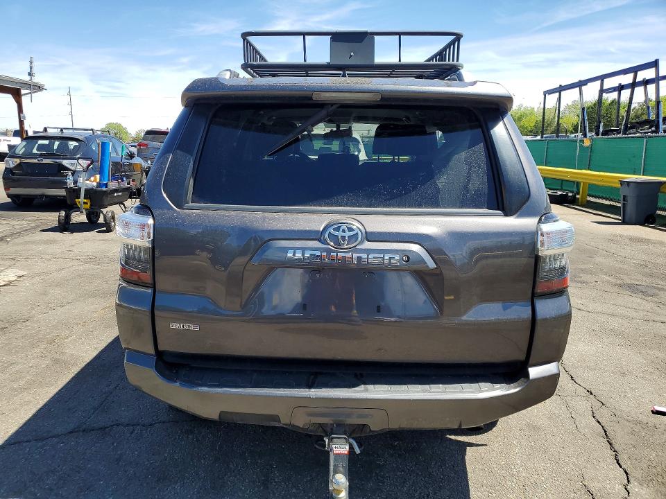 49761176 :رقم المزاد ، JTEBU5JR1J5596131 vin ، 2018 Toyota 4runner مزاد بيع