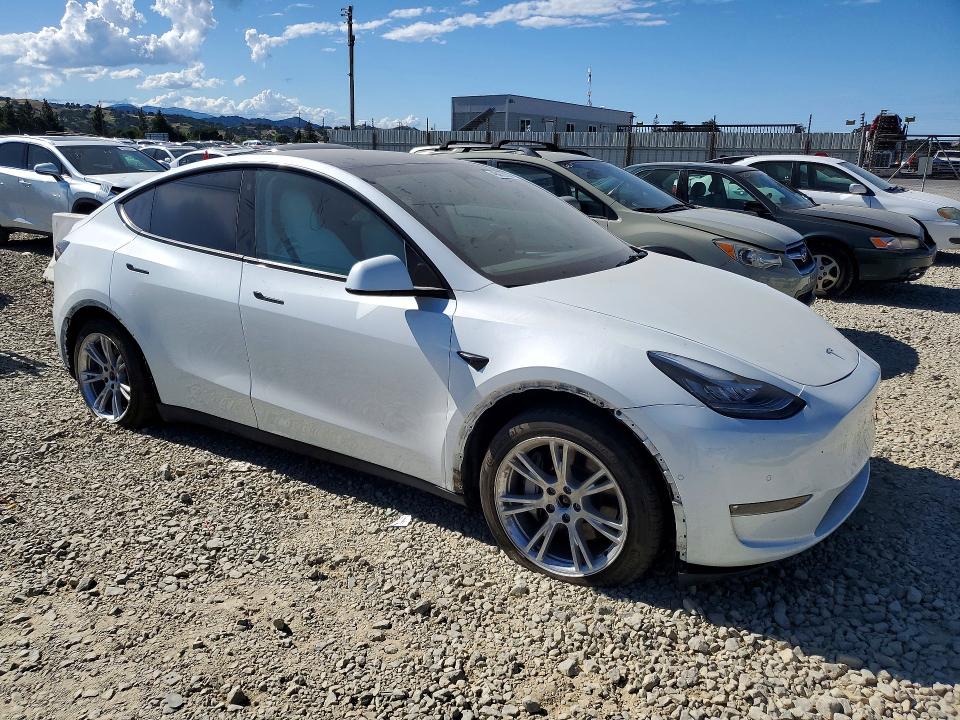 48402056 :رقم المزاد ، 7SAYGAEE2NF570134 vin ، 2022 Tesla Model Y مزاد بيع