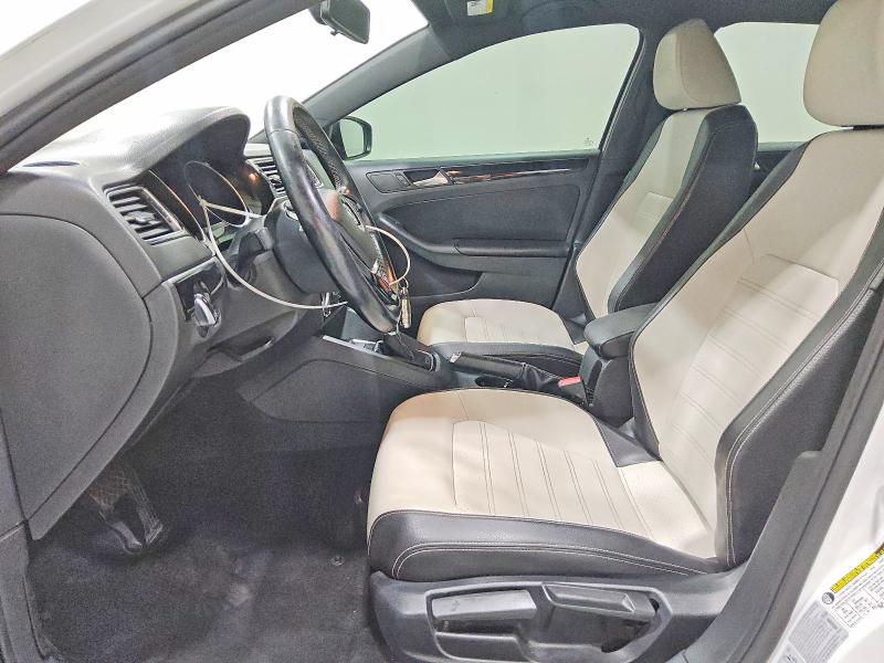 49571986 :رقم المزاد ، 3VWD17AJ8FM214011 vin ، 2015 Volkswagen Jetta مزاد بيع