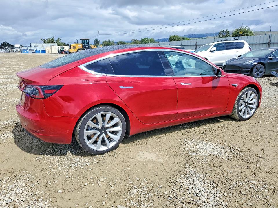 50192136 :رقم المزاد ، 5YJ3E1EA8JF047513 vin ، 2018 Tesla Model 3 مزاد بيع
