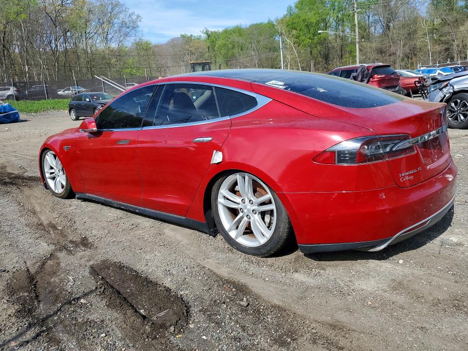 49763776 :رقم المزاد ، 5YJSA4H13FF082004 vin ، 2015 Tesla Model S مزاد بيع