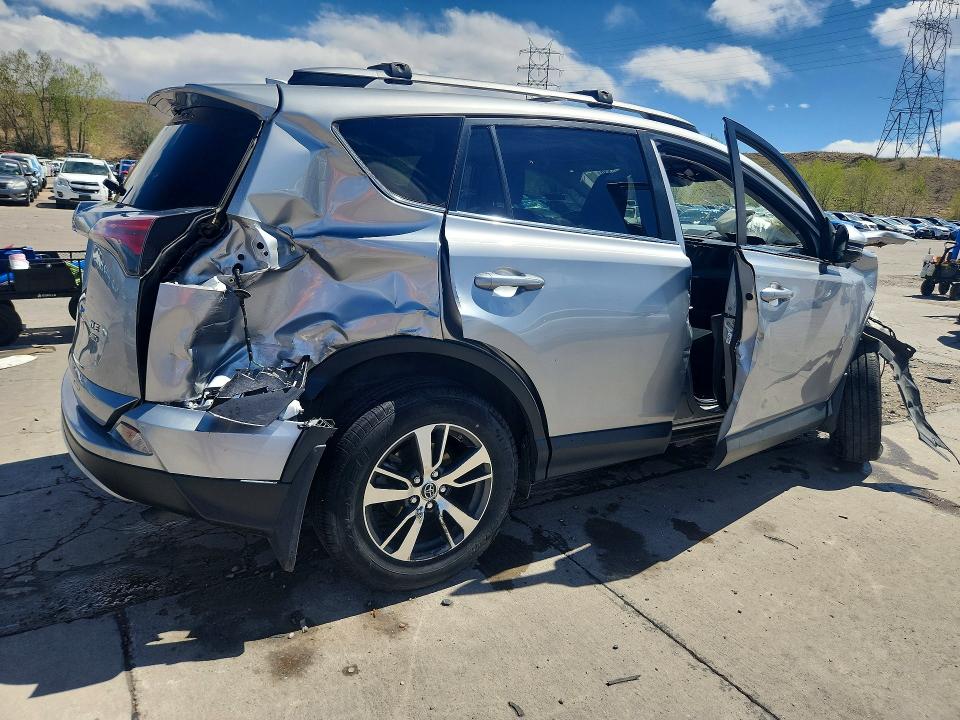 51275636 :رقم المزاد ، JTMRFREV5JJ211172 vin ، 2018 Toyota Rav4 مزاد بيع