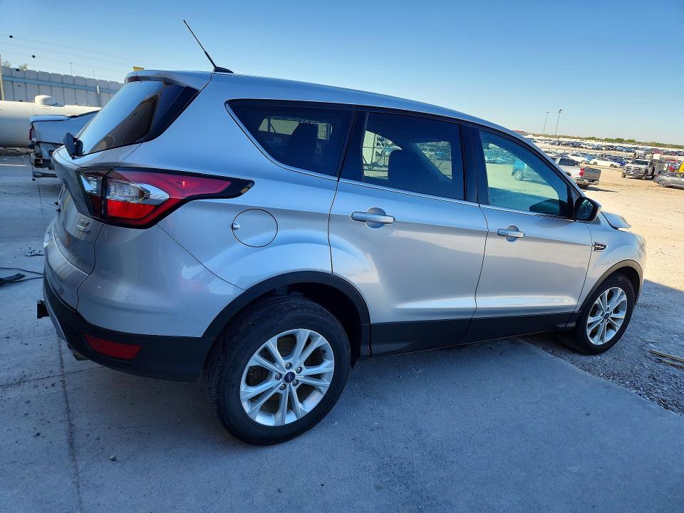 2017 Ford Escape მანქანა იყიდება აუქციონზე, vin: 1FMCU9G91HUF10996, აუქციონის ნომერი: 51260786