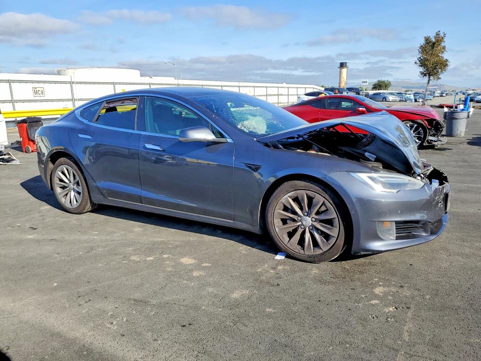 49095196 :رقم المزاد ، 5YJSA1E20HF211086 vin ، 2017 Tesla Model S مزاد بيع