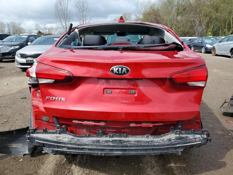 50939596 :رقم المزاد ، 3KPFL4A7XJE269216 vin ، 2018 Kia Forte مزاد بيع