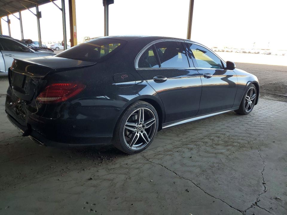 48909876 :رقم المزاد ، WDDZF4JB5JA404233 vin ، 2018 Mercedes-benz E مزاد بيع