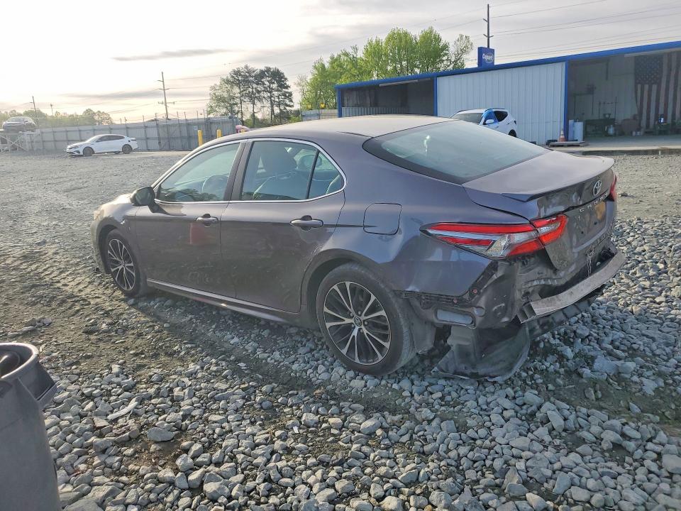 48779836 :رقم المزاد ، 4T1B11HK3JU633650 vin ، 2018 Toyota Camry مزاد بيع