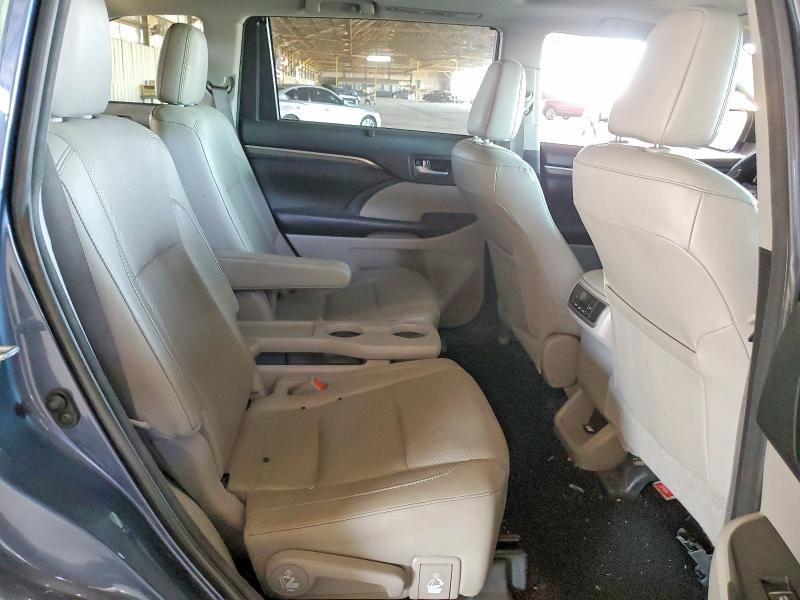 2018 Toyota Highlander მანქანა იყიდება აუქციონზე, vin: 5TDYZRFH3JS275466, აუქციონის ნომერი: 51490236
