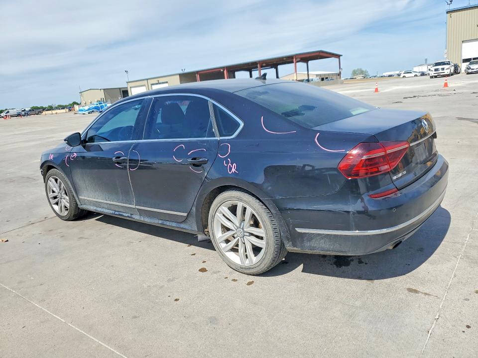 49257926 :رقم المزاد ، 1VWGT7A38HC054421 vin ، 2017 Volkswagen Passat مزاد بيع