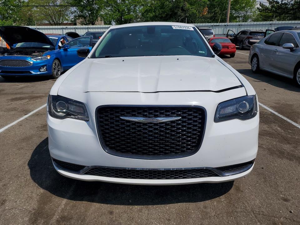 Продаж на аукціоні авто 2018 Chrysler 300, vin: 2C3CCAAG5JH190627, номер лоту: 51082936